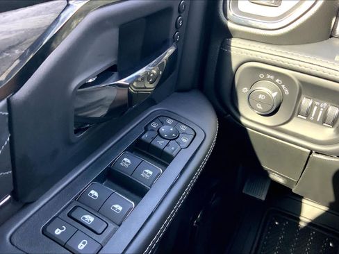Used 2026 RAM 2500 Limited AWD/4WD image 34