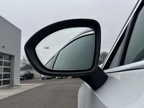 Used 2023 Buick Envision Preferred image 39