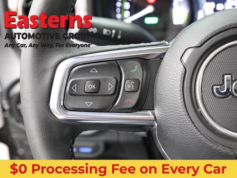 Used 2025 Jeep Wrangler Unlimited Sahara AWD/4WD image 15