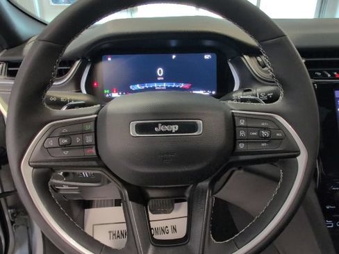 Used 2025 Jeep Grand Cherokee Altitude AWD/4WD image 18