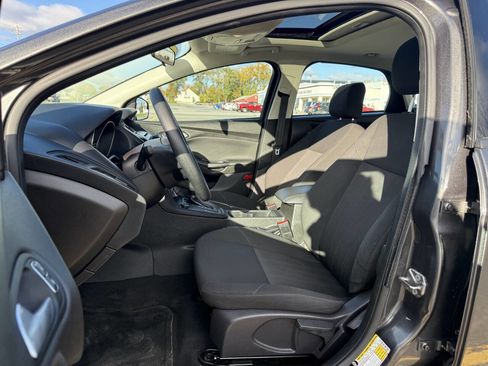 Used 2015 Ford Focus SE image 9