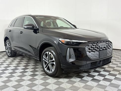 Used 2025 Audi Q5 Premium w/ Convenience Package image 7