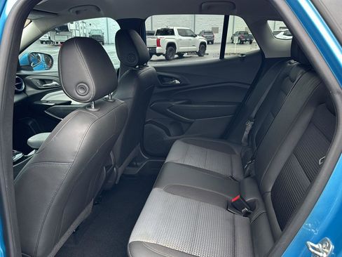 Certified 2025 Chevrolet Trax LT w/ Driver Confidence Package image 11