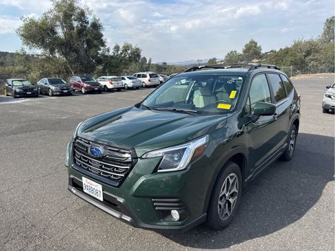 Used 2022 Subaru Forester Premium w/ Popular Package #2 AWD/4WD image 1