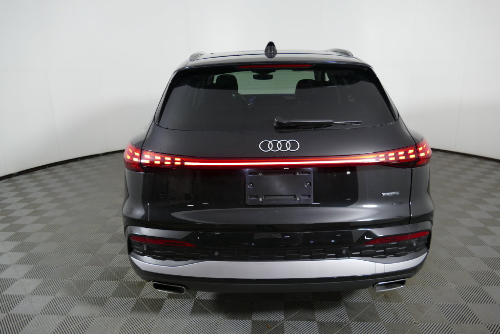 Certified 2025 Audi Q5 Premium w/ Convenience Package AWD/4WD image 4