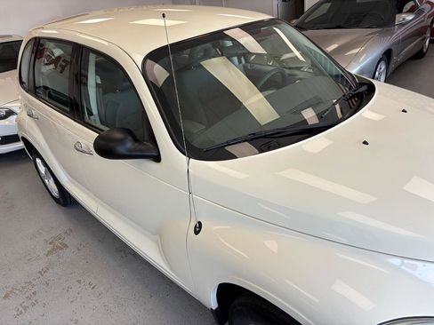Used 2008 Chrysler PT Cruiser FWD image 4