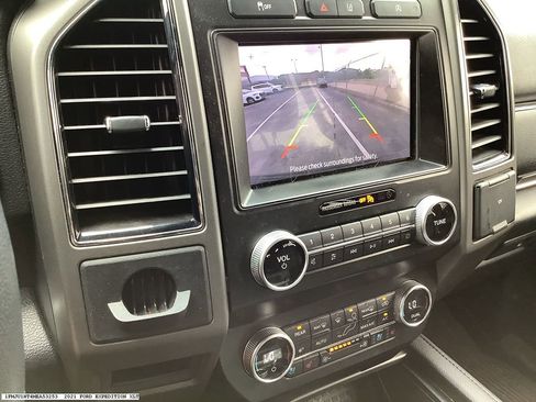 Used 2021 Ford Expedition XLT image 9