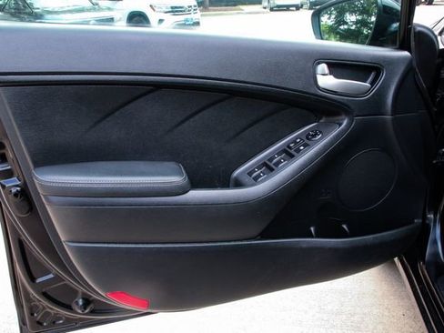 Used 2017 Kia Forte LX image 12