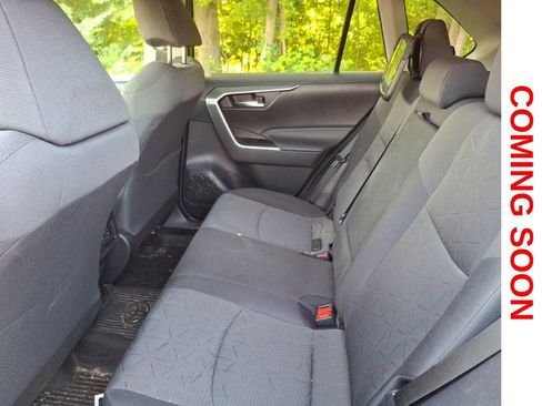 Used 2021 Toyota RAV4 XLE AWD/4WD image 9