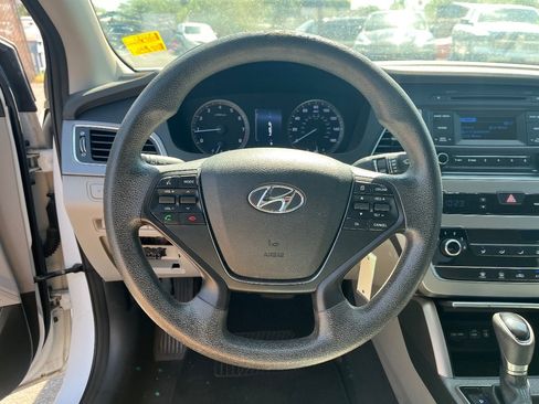 Used 2015 Hyundai Sonata SE FWD image 10