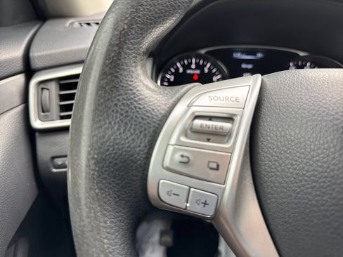 Used 2016 Nissan Rogue SV FWD image 85