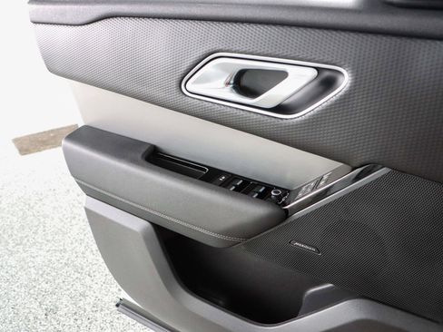 Used 2022 Land Rover Range Rover Velar R-Dynamic S image 22