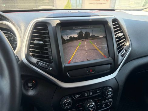 Used 2016 Jeep Cherokee Trailhawk w/ Comfort/Convenience Group AWD/4WD image 21