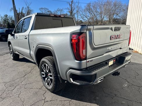 Used 2024 GMC Sierra 1500 AT4 w/ Technology Package image 8