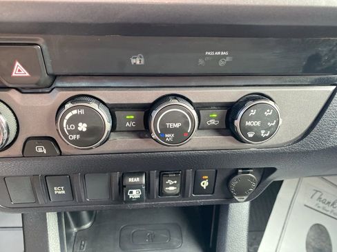 Used 2019 Toyota Tacoma TRD Sport AWD/4WD image 27