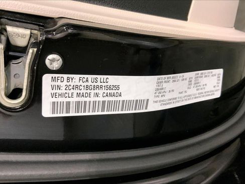 Used 2024 Chrysler Pacifica Touring-L FWD image 32
