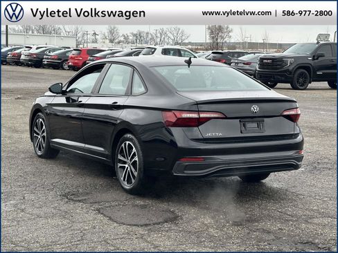 Used 2022 Volkswagen Jetta Sport image 4