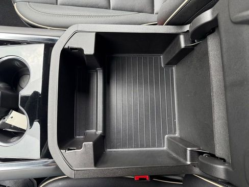 Used 2025 Chevrolet Suburban Premier RWD image 43