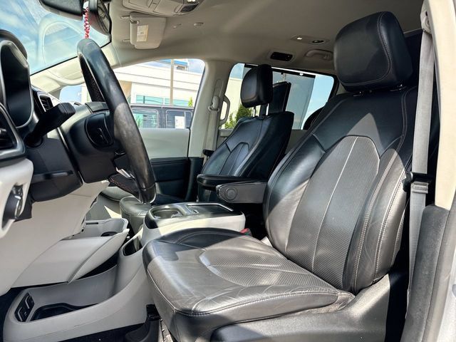 Used 2020 Chrysler Pacifica Touring-L Plus FWD image 11
