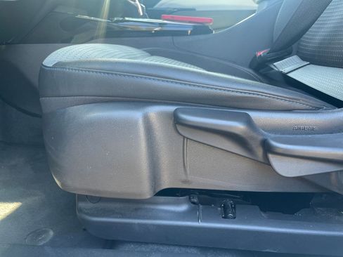 Used 2025 Chevrolet Trax LT image 23