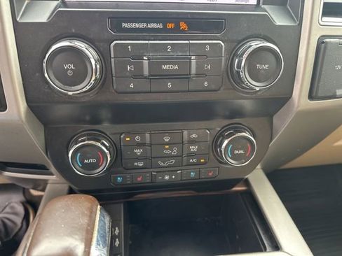 Used 2019 Ford F150 Lariat image 21