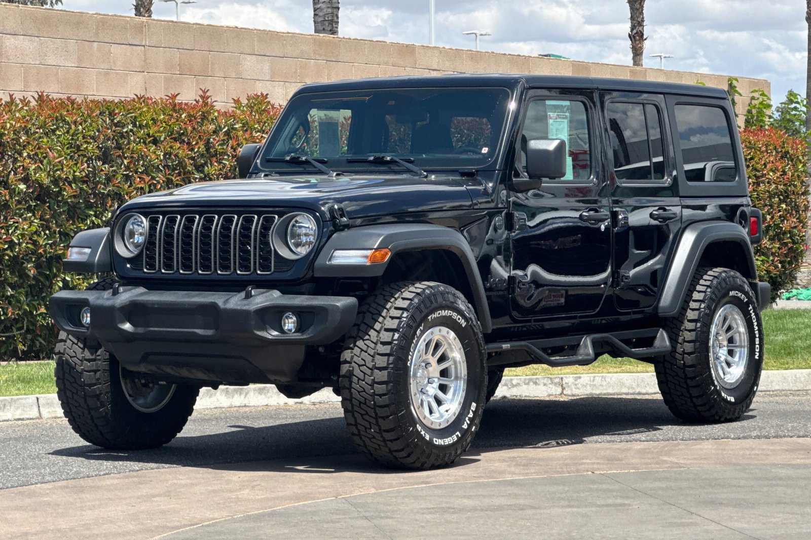 Used 2025 Jeep Wrangler Unlimited Sport AWD/4WD image 8