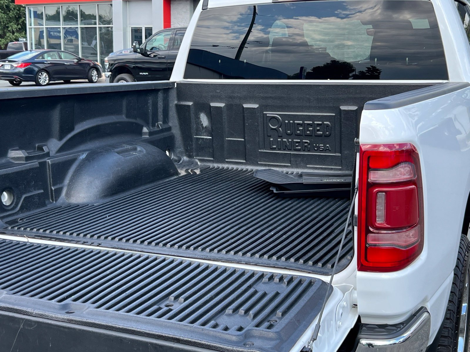 Used 2024 RAM 1500 Laramie AWD/4WD image 22
