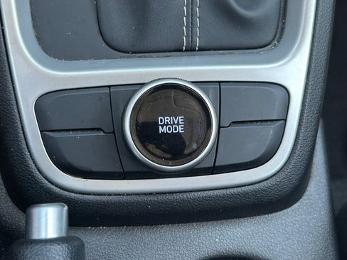Used 2025 Hyundai Venue SEL FWD image 24