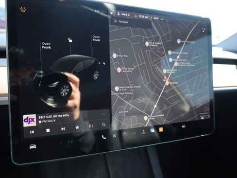 Used 2021 Tesla Model Y Long Range image 12