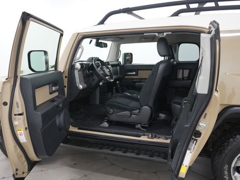 Used 2011 Toyota FJ Cruiser 4WD w/ Upgrade Pkg image 14