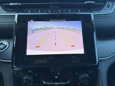 Used 2023 Jeep Grand Cherokee L Altitude image 9