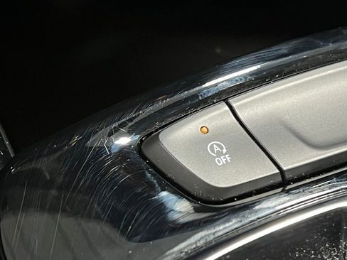 Used 2025 Chevrolet Trax LT image 31