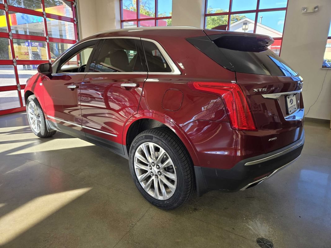 Used 2017 Cadillac XT5 Platinum w/ Driver Assist Package AWD/4WD image 5