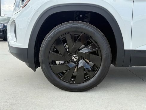 New 2026 Volkswagen Atlas SE image 9