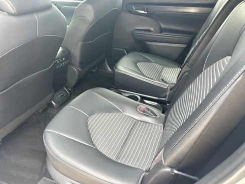 Used 2021 Toyota Highlander XSE FWD image 23