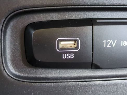 Used 2025 Hyundai Venue SEL image 21