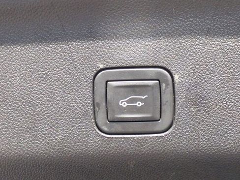 Certified 2025 Chevrolet Suburban Z71 image 15