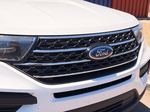 Used 2021 Ford Explorer XLT RWD image 4