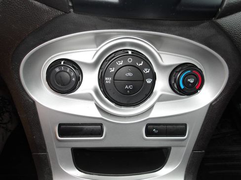 Used 2014 Ford Fiesta SE FWD image 13