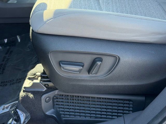 Used 2023 Toyota Sienna LE FWD image 20
