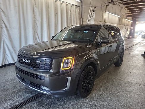 Used 2022 Kia Telluride SX w/ Towing Package FWD image 2