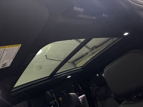 Used 2025 GMC Yukon Denali w/ Denali Reserve Package image 34