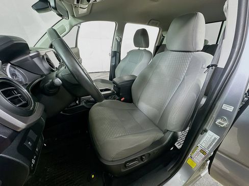 Used 2021 Toyota Tacoma SR5 RWD image 15
