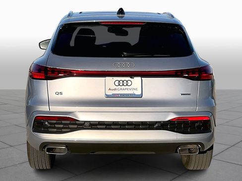 Used 2025 Audi Q5 Premium w/ Convenience Package image 4