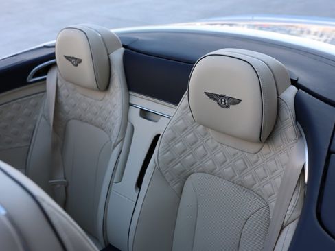 Used 2021 Bentley Continental GT image 24