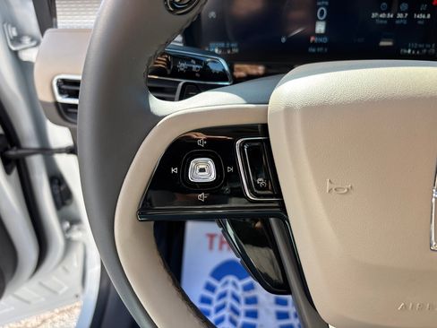 Certified 2023 Lincoln Corsair AWD image 17