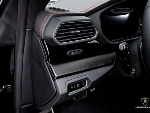 Used 2024 Lamborghini Urus S image 29