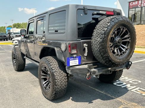 Used 2017 Jeep Wrangler Unlimited Rubicon w/ Connectivity Group AWD/4WD image 6