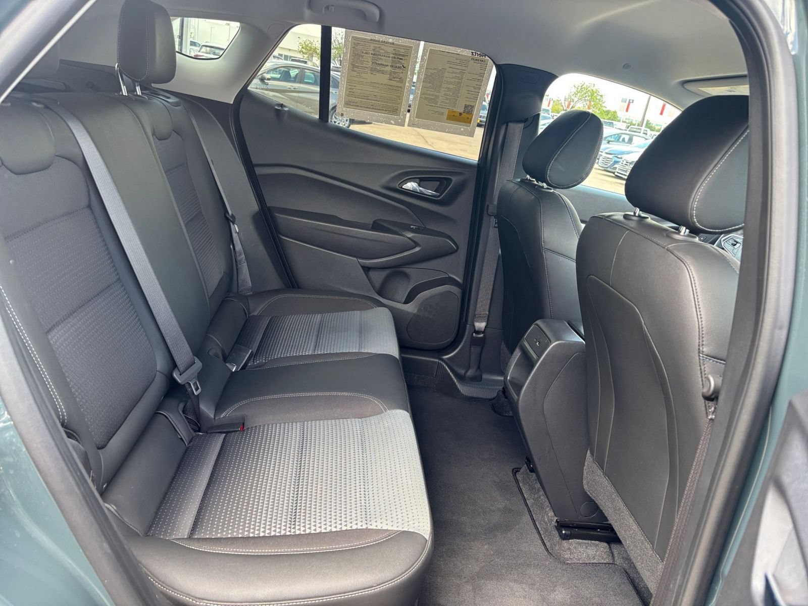 Used 2025 Chevrolet Trax LT w/ LT Convenience Package FWD image 24