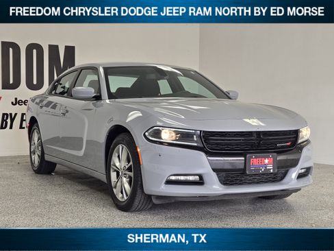 Certified 2022 Dodge Charger SXT w/ Navigation & Travel Group image 2